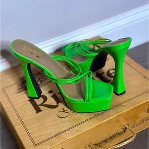 Ego Strappy Platform Mule Style Heels (5in+) Groovy Green and Trending Size 9W